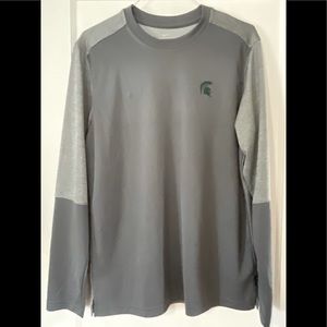 Men’s slightly worn long-sleeved Nike Lt weight pullover